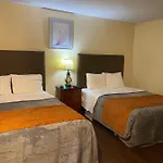 Scottish Inn Near The Falls And Casino