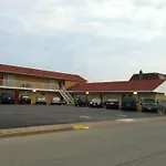 Scottish Inn Near The Falls And Casino
