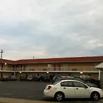 Scottish Inn Near The Falls And Casino